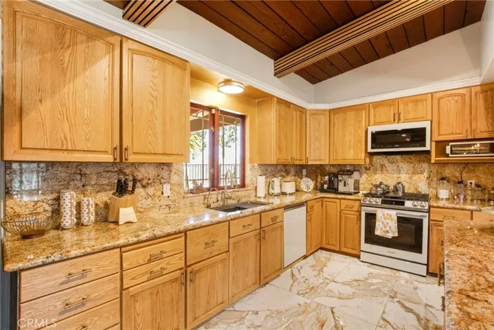 10768 Wheatland, Shadow Hills, California 91040