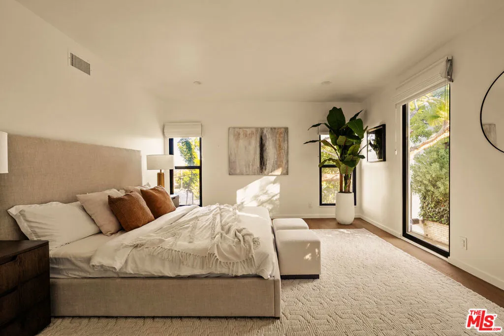 Guest bedroom