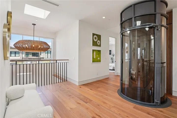 Elevator to top floor