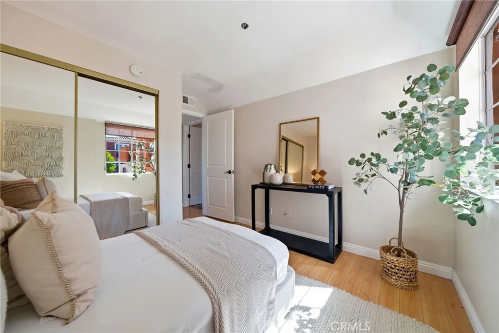 Guest bedroom