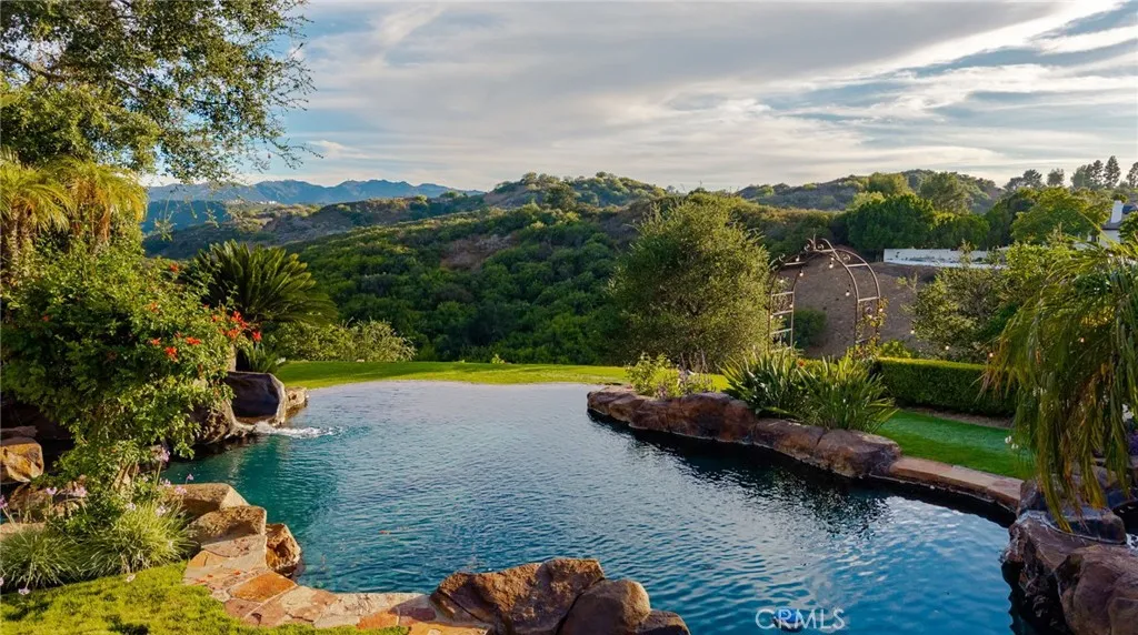 Incredible infinity pool