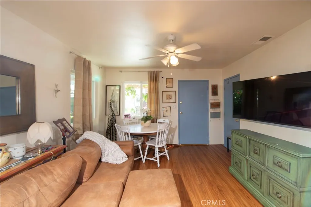 Back unit living room