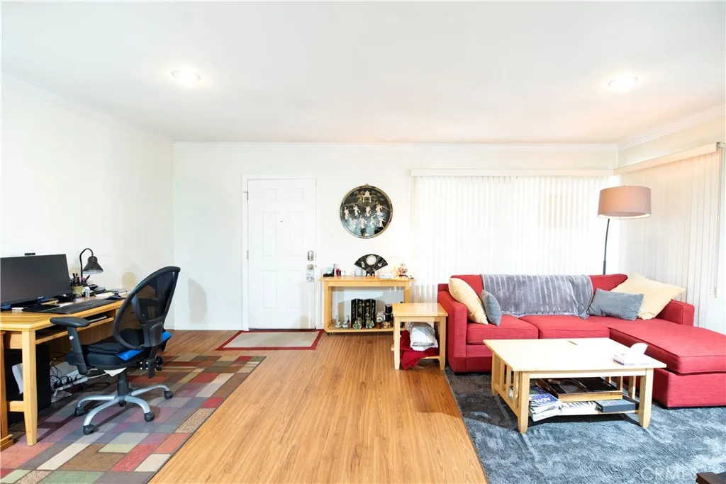 Front unit Living Room