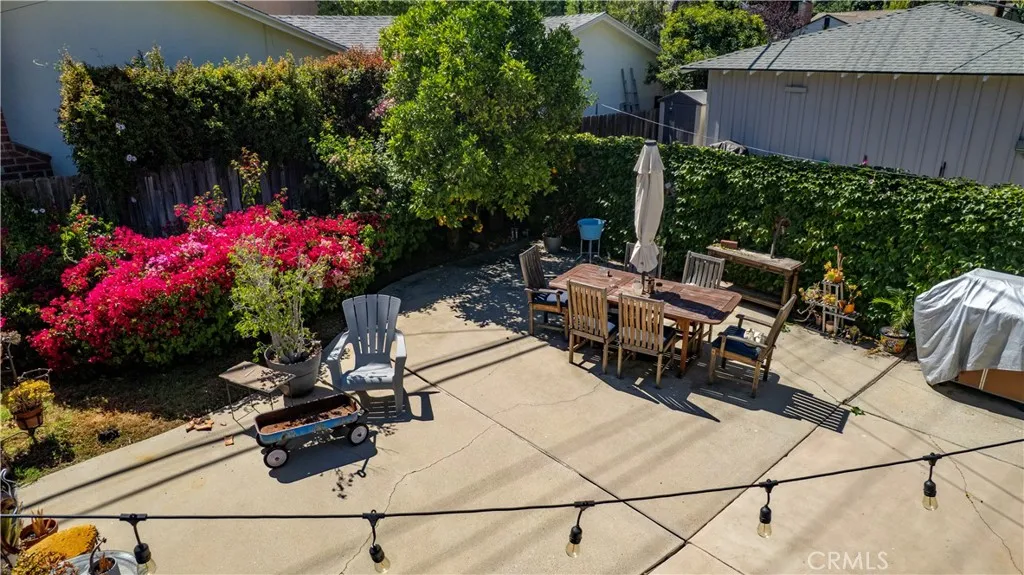 Back unit private outdoor space