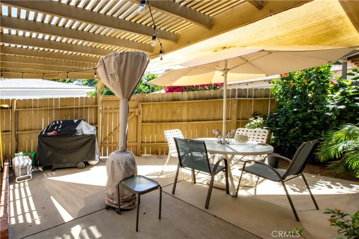 Front unit Private patio off of dining room