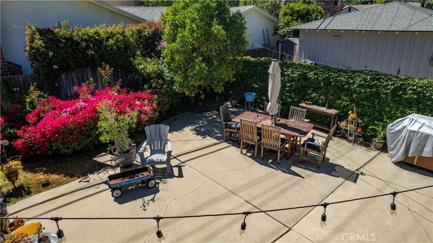Back unit private outdoor space