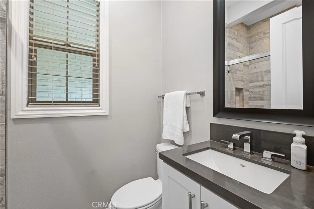 Full Bathroom in Casita
