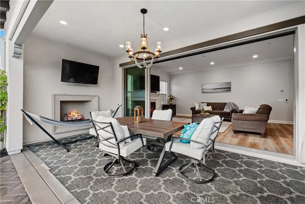 Indoor/Outdoor Living