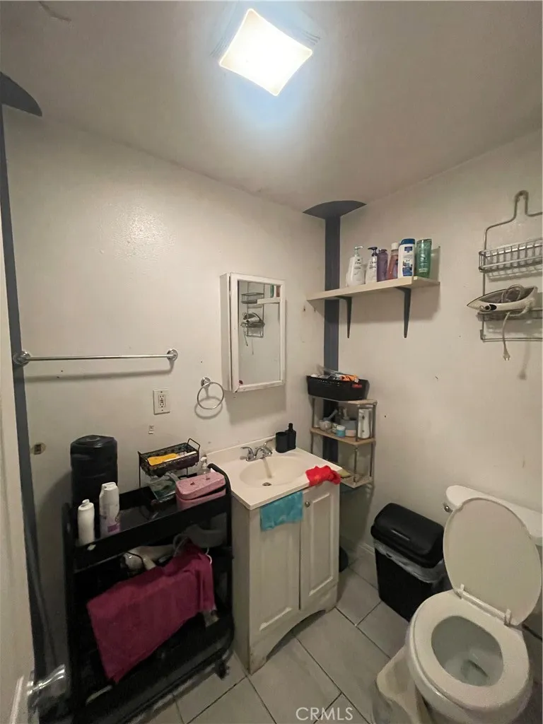 upstairs bathroom 1
