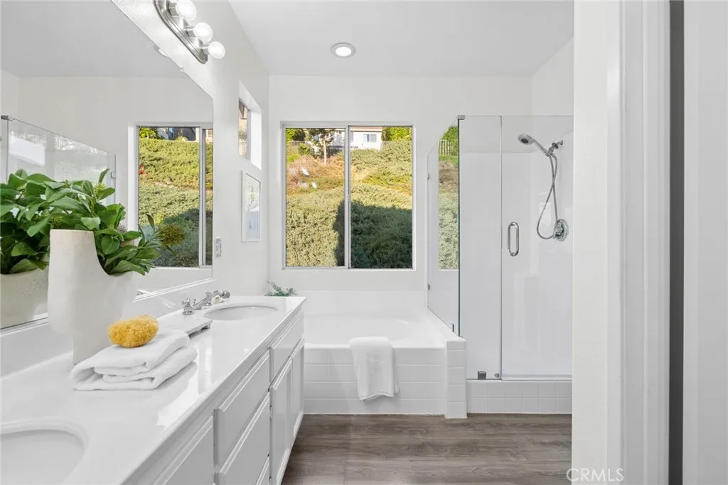dual sink for primary bathroom