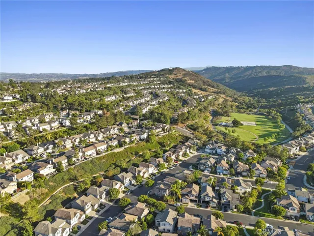 12 Baneberry is perfectly in close proximity to Canyon View Park with volleyball court, playground, biking trails and hiking trails. Perfect for a family picnic or a leisurely stroll