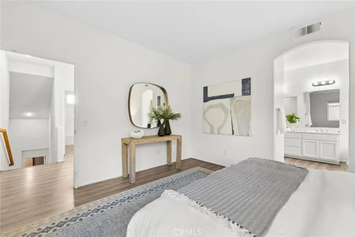 Very spacious primary bedroom