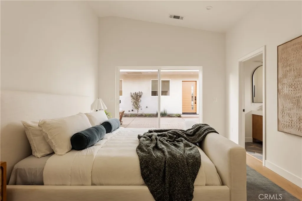Unit #1 - Primary ensuite (bedroom 3)