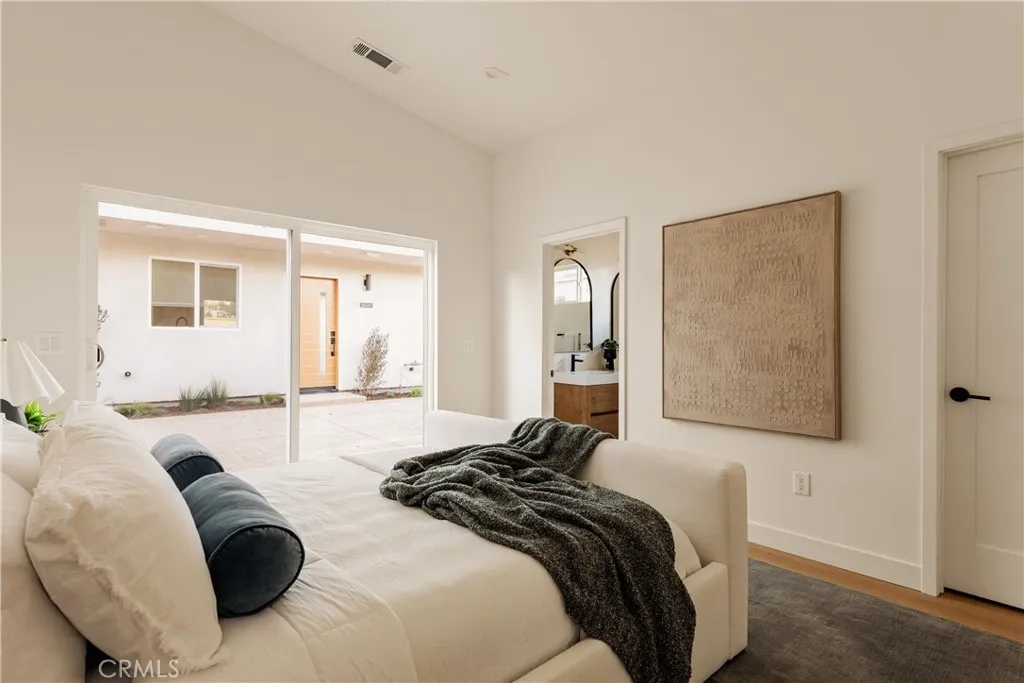 Unit #1 - Primary ensuite (bedroom 3)