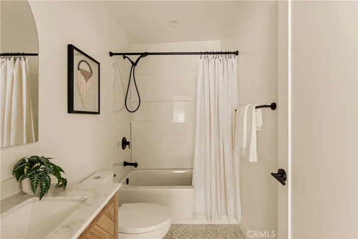Unit #1 - Communal bathroom (bathroom 1)