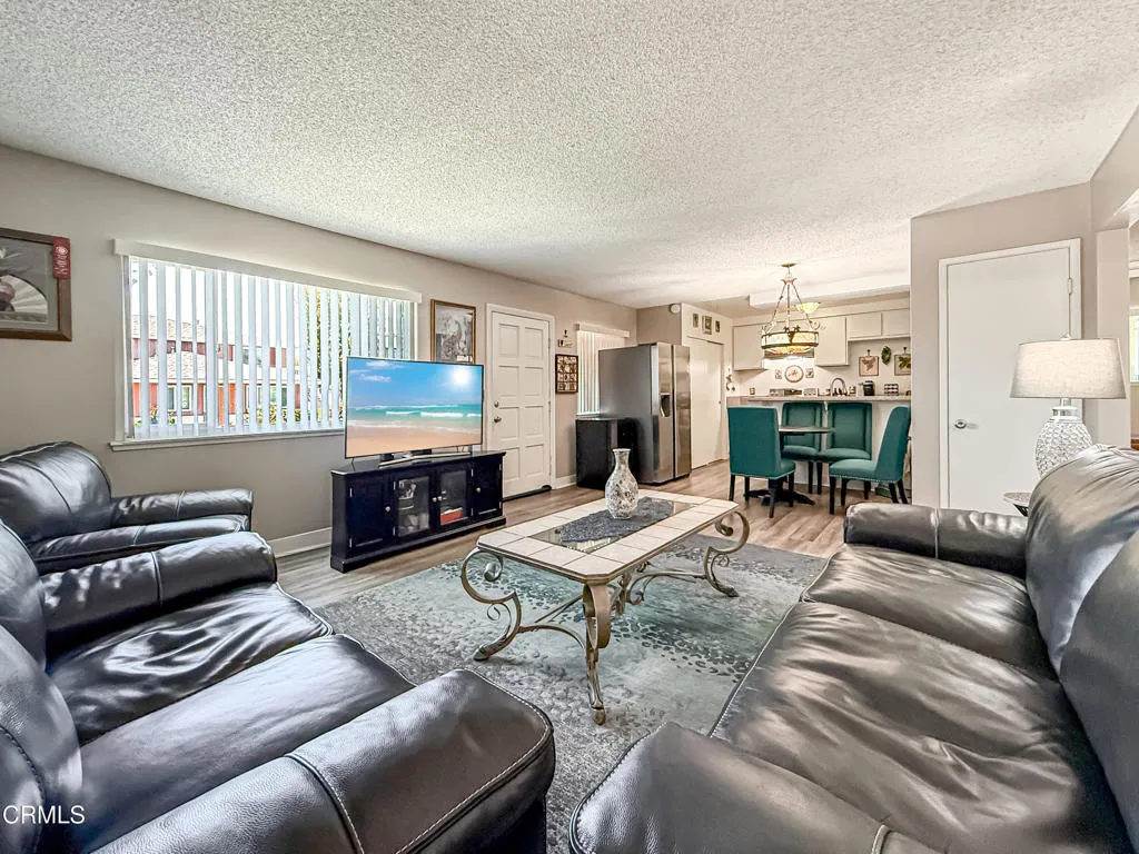 LLbLiving Dining and Kitchen2