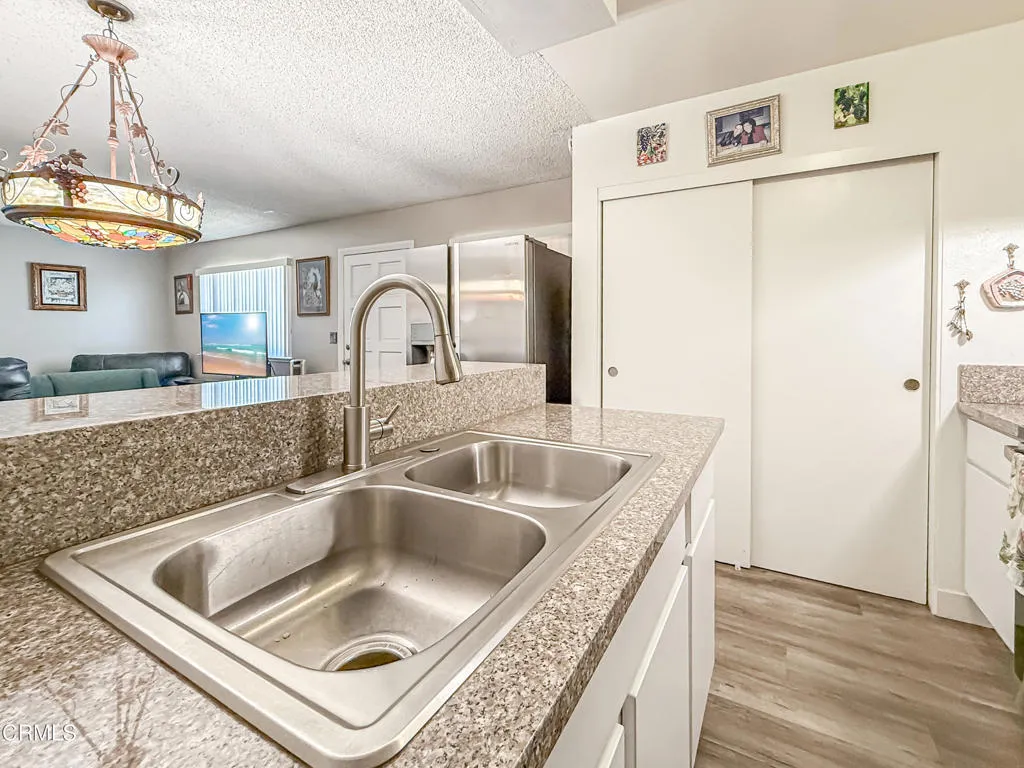 LLbLiving Dining and Kitchen7