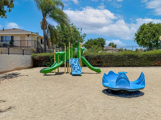 LLgCommunity Pool and Park3