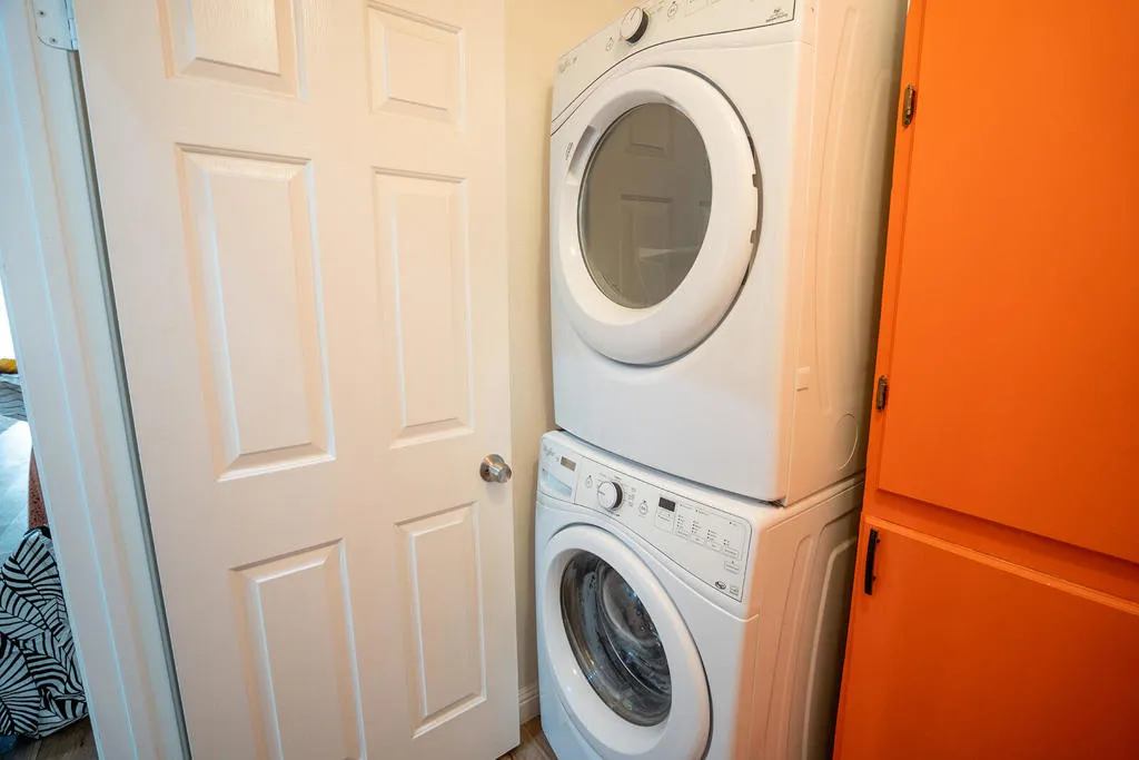 LAUNDRY LAUNDRY