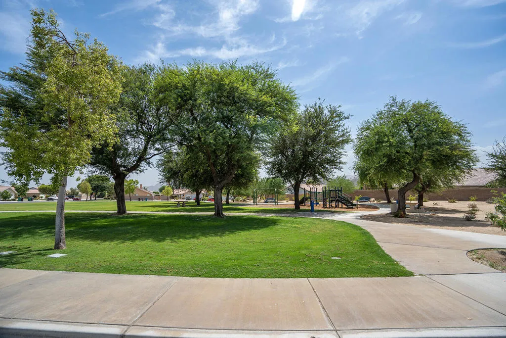 COMMUNITY PARK DIRECTLY ACROSS STREET COMMUNITY PARK DIRECTLY ACROSS STREET