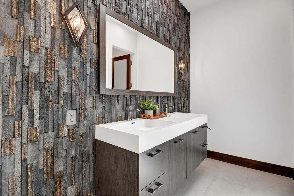 BEDROOM 4 BATHROOM.jpg mls