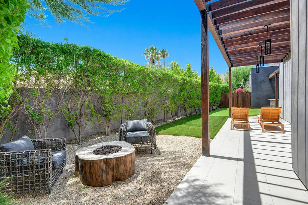 BACK YARD.jpg mls
