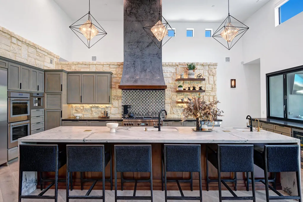 KITCHEN HEAD ON.jpg mls