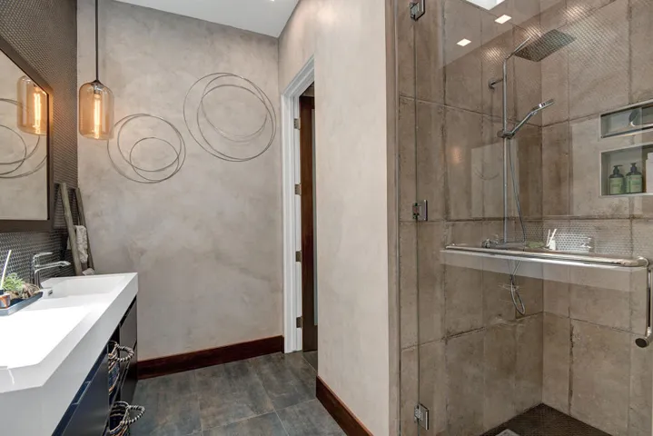 GUEST BATHROOM.jpg mls