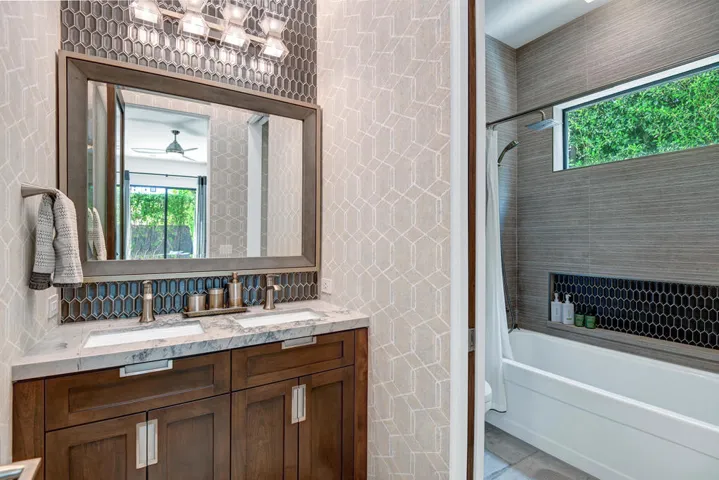 BEDROOM 3 BATHROOM.jpg mlls