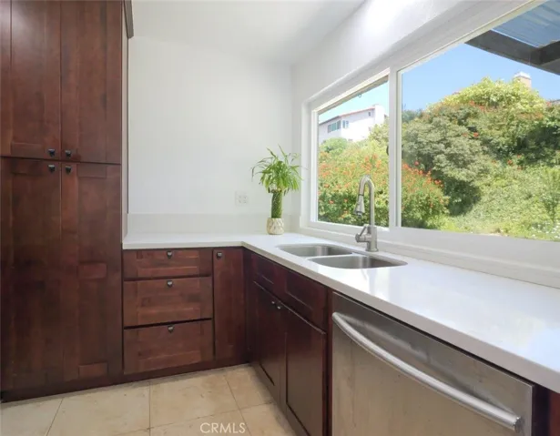 Kitchen Overlooking to Backyard