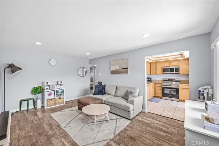 1554 Border B, Corona, California 92882