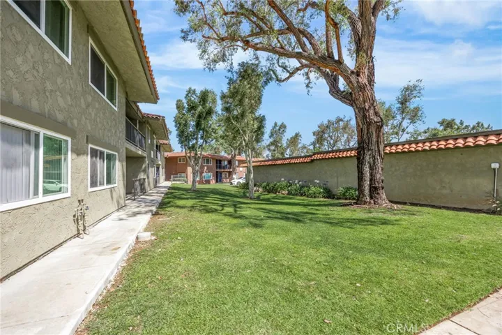1554 Border B, Corona, California 92882