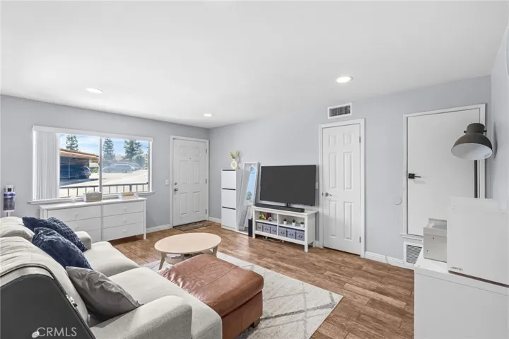 1554 Border B, Corona, California 92882