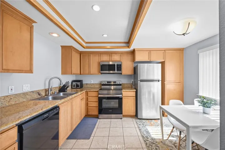 1554 Border B, Corona, California 92882
