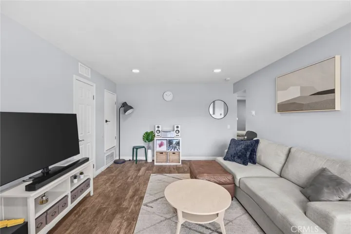 1554 Border B, Corona, California 92882