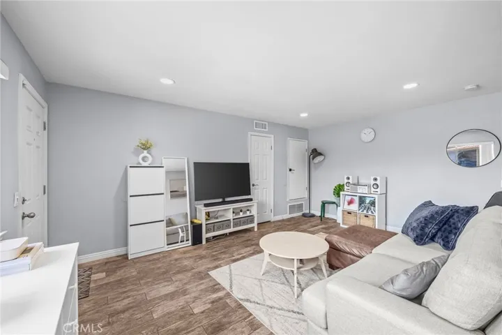 1554 Border B, Corona, California 92882