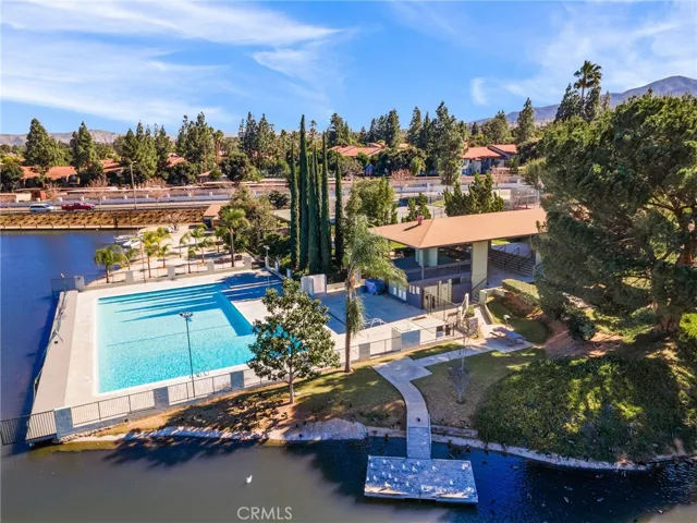 1554 Border B, Corona, California 92882