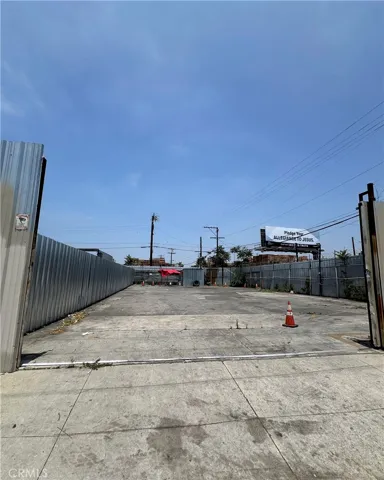 2637 E El Segundo, Compton, California 90222