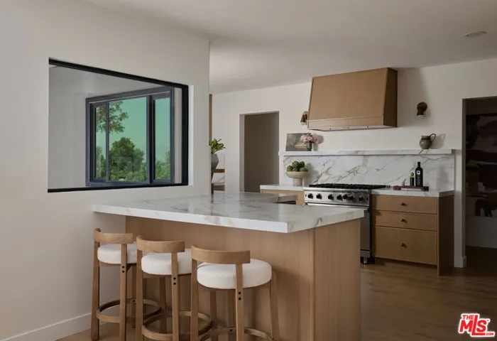 4650 Ellenita Avenue, Tarzana, California 91356