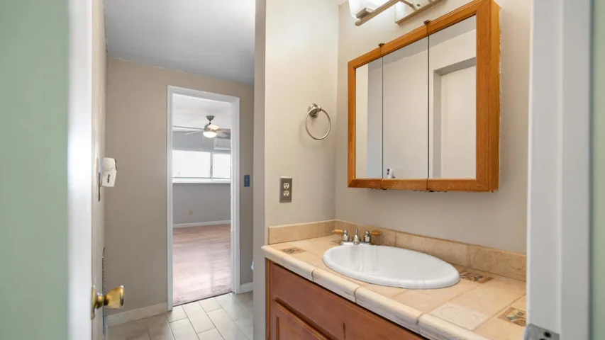 6069 Baileya Dr Interior-14