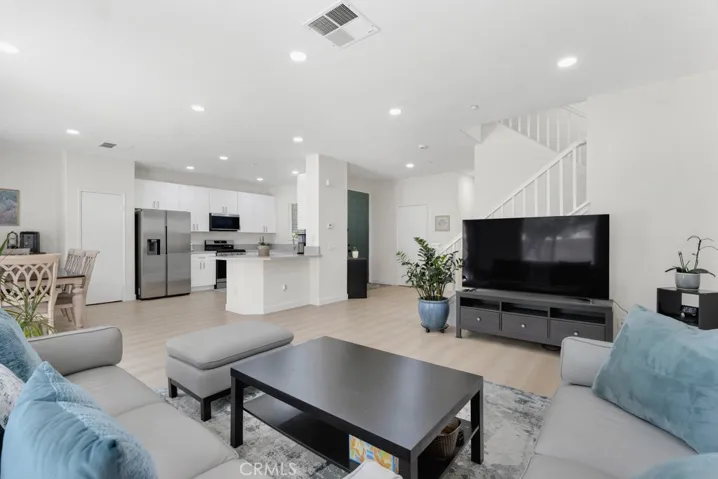 13254 La Tierra Way, Sylmar, California 91342