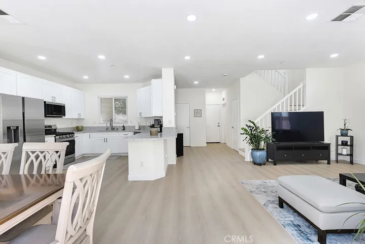 13254 La Tierra Way, Sylmar, California 91342