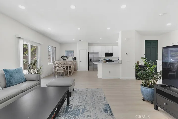 13254 La Tierra Way, Sylmar, California 91342