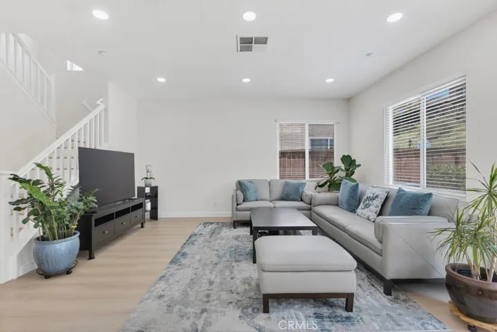 13254 La Tierra Way, Sylmar, California 91342