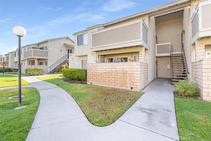 8561 La Salle 53, Cypress, California 90630