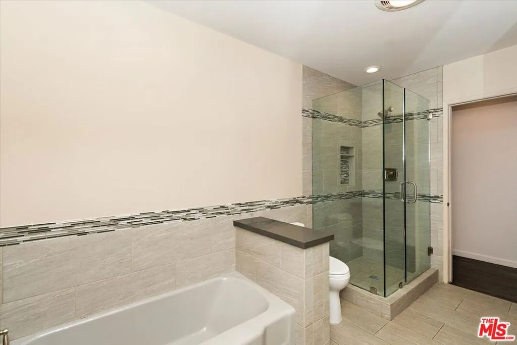 Hallway Full Bath