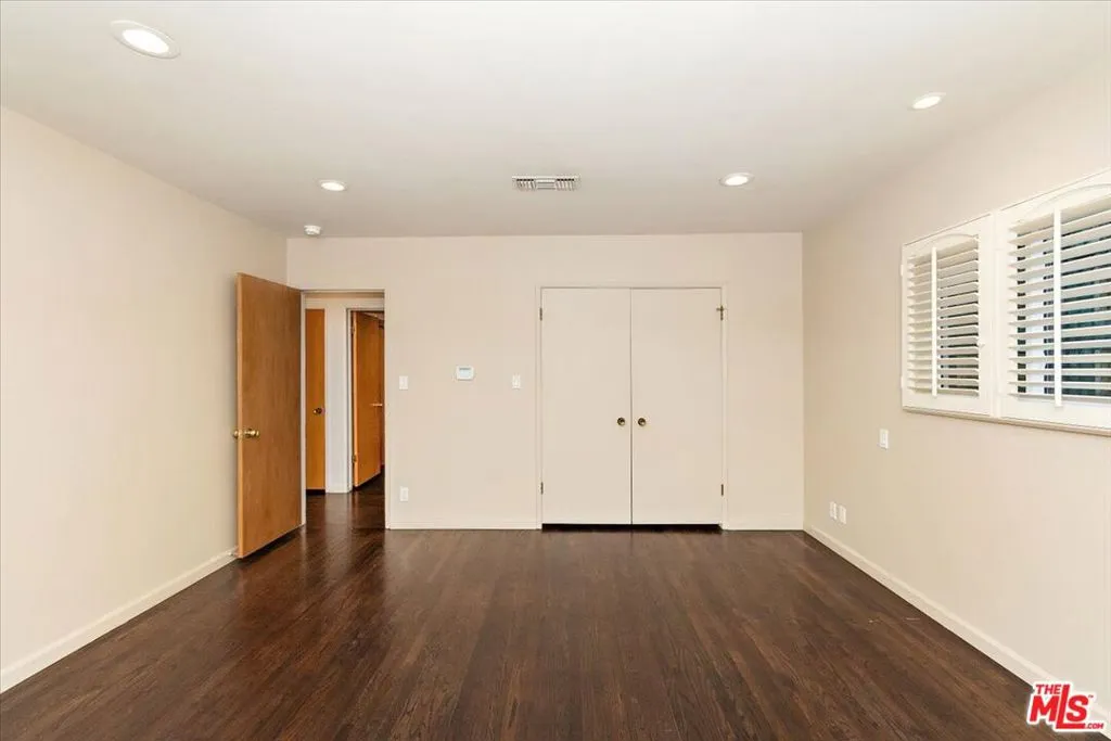 Primary Suite w double doors t