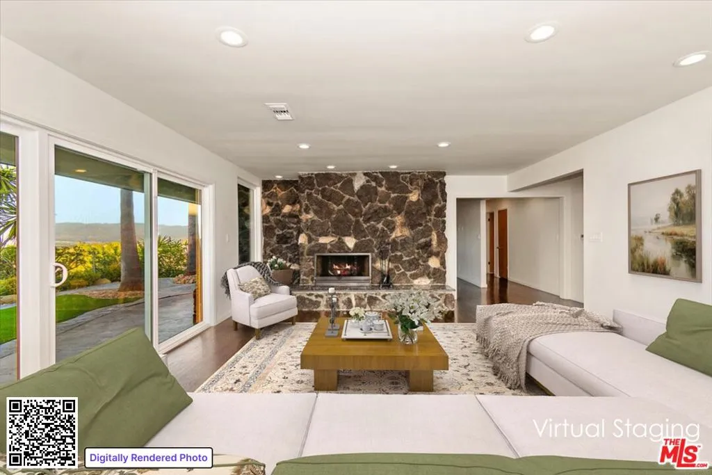 LIVING ROOM W/ VIRTUAL STAGING