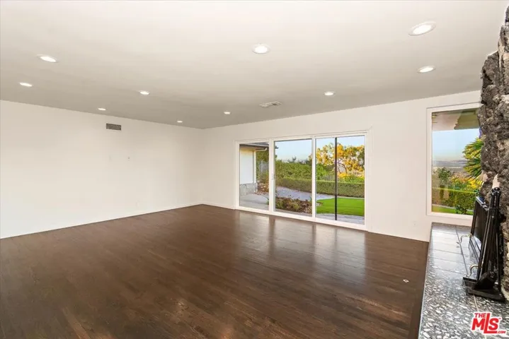 Extra Large Family Room