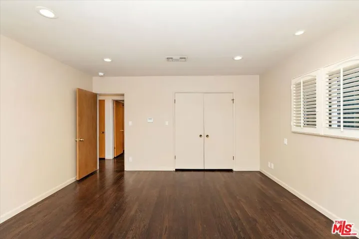 Primary Suite w double doors t